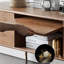 Meuble télé de salon de style américain-105898269