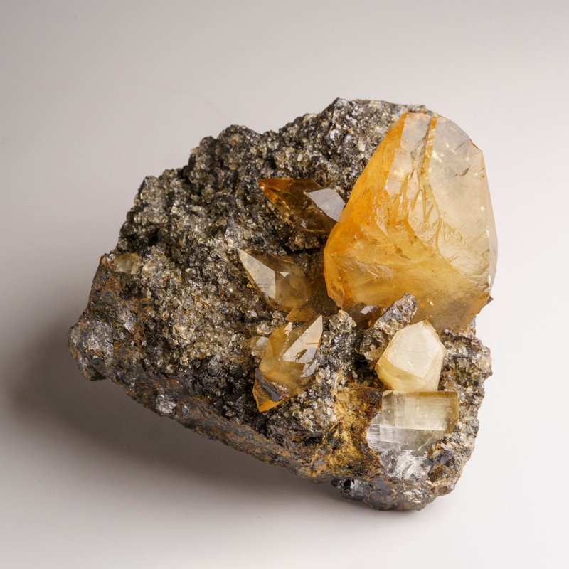 Cristal de calcite doré jumelé de la mine Elmwood, Tennessee (211,4 grammes)