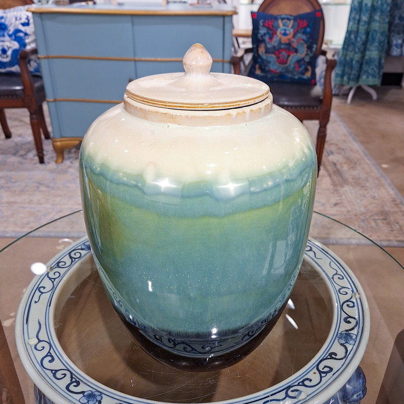 Pot en porcelaine fait à la main