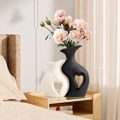 Ensemble de 2 vases en céramique noirs et blancs en forme de cœur