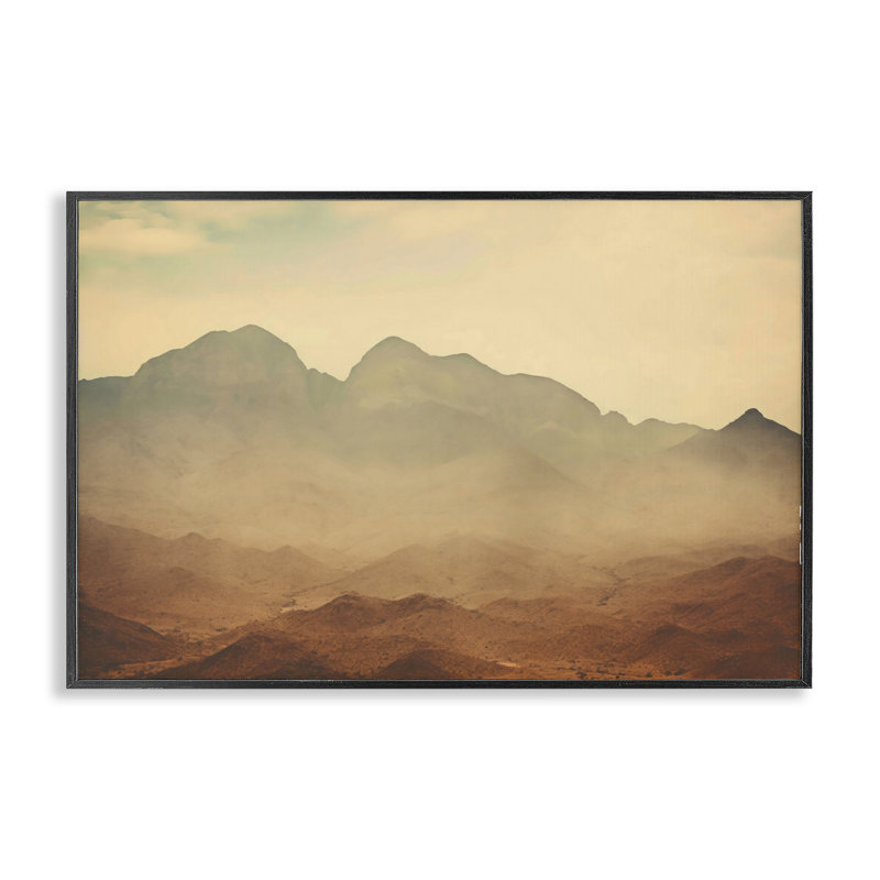 Giclée encadrée Hazy Desert Mountain, design par Creative Studio, H 12 po x l 18 po, Giclée encadrée noir minuit