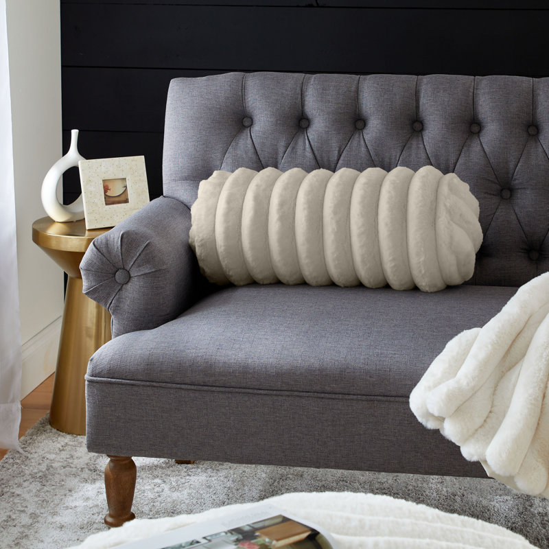 Coussin décoratif en fausse fourrure, H 6 po x l 16 po, Brun clair