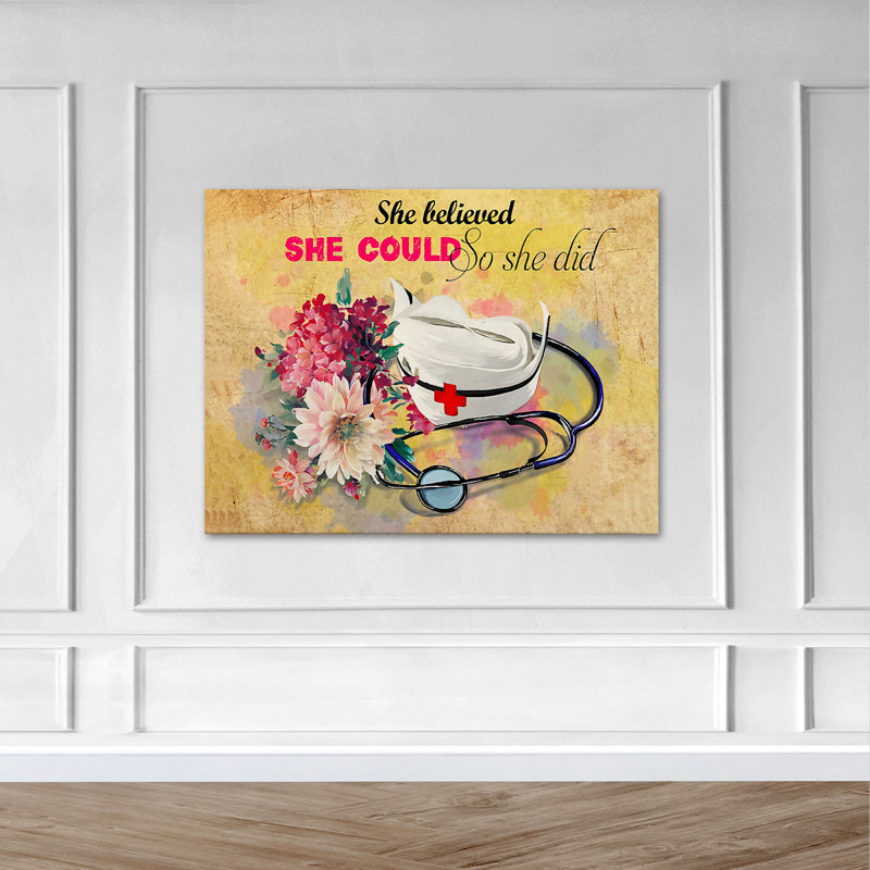 "A Nurse Hat" par Flowers - Art textuel sur toile tendue, H 11 po x l 14 po x P 2 po