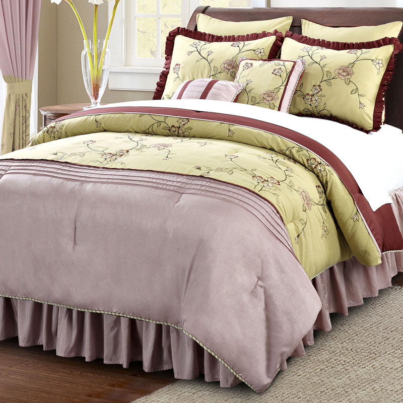 Ernie Traditional Polyester Floral Comforter, Queen, Green/Wine