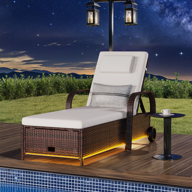 Chaise longue d'extérieur en osier avec espace de rangement et lumières DEL, Beige