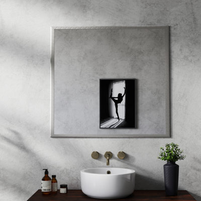 Aluminum Silver Bathroom Mirror - 32-Inch, Optimal Visibility, Long-Lasting Frame, Simple Installation