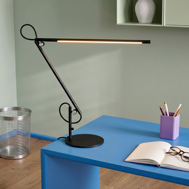 Lampe de table moderne à DEL noire de 17 po Axel, tête réglable, gradation tactile et corps en métal élégant, Noir