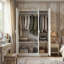 Armoire 3 portes avec design élégant