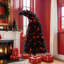Arbre de Noël artificiel 6 pi avec lumières DEL et forme de chapeau de père Noël courbé