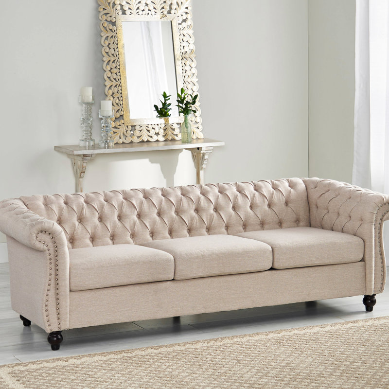 3 places avec revêtement beige et accoudoirs en tissu à volutes classiques