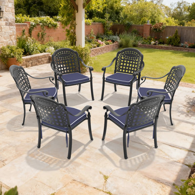 Chaises de patio en aluminium coulé 6 pièces avec cadre noir et coussins bleus, motifs de pétales rectangulaires traditionnels, look élégant pour les repas en plein air, revêtement résistant aux températures élevées,