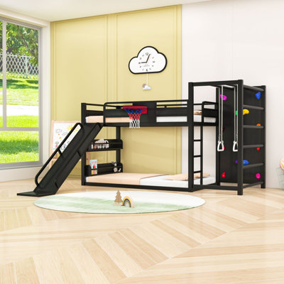 Lit superposé en métal avec glissade, panier de basketball, anneaux de traction, mur d'escalade et tablettes
