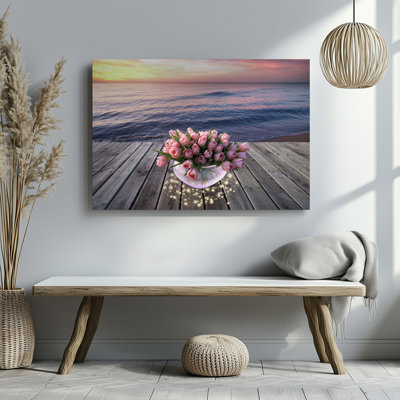 Toile «Scène côtière sereine au coucher du soleil», art mural Bouquet éclatant de tulipes roses tendues disposées sur un verre rond translucide