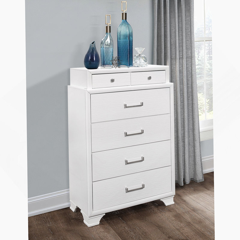 Commode verticale en bois manufacturé avec 7 tiroirs