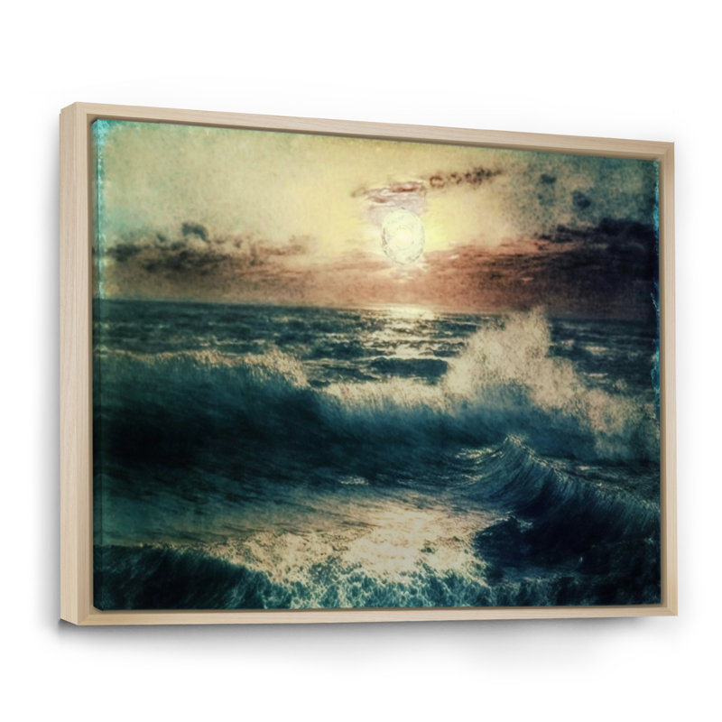 Vagues de l'océan sauvage se brisant au coucher du soleil I, H 30 po x l 40 po x P 1,5 po, Cadre naturel flottant
