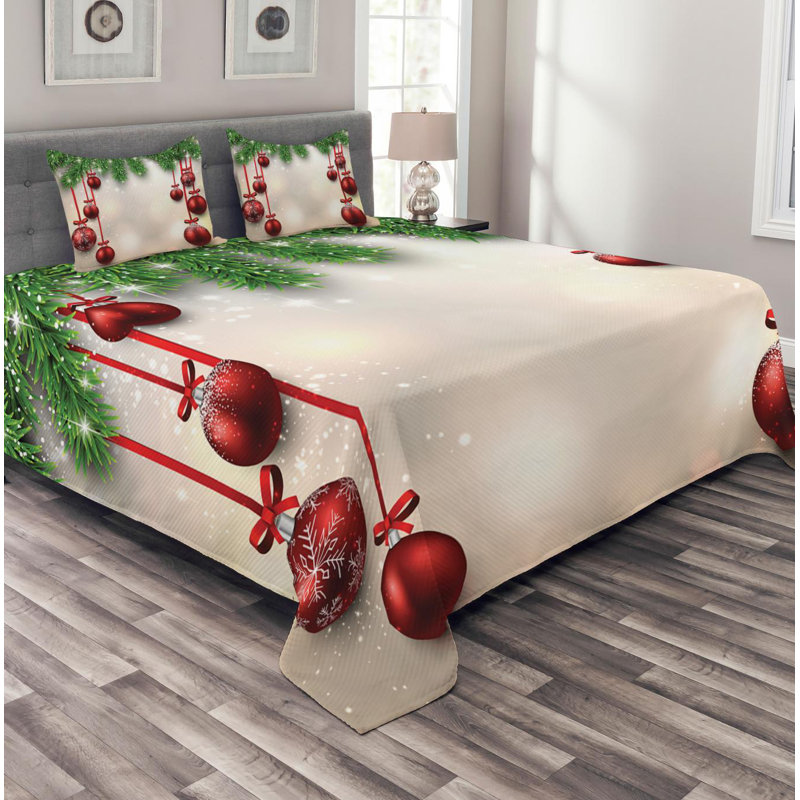 Traditional Polyester Floral Coverlet, King Coverlet + 2 Shams