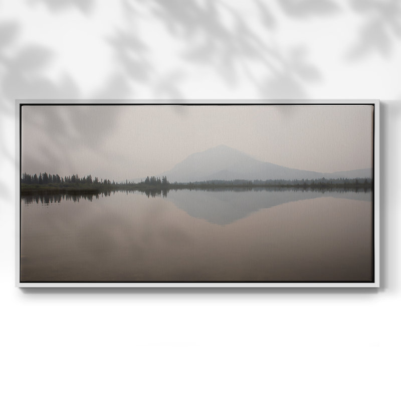 Dawn Reflection - Toile tendue avec châssis encadré - Prêt à être accroché, H 25 po x l 49 po, Blanc