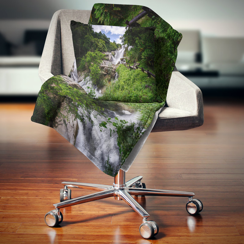 Coussin Mae Klang Waterfall - impression de paysage, 16 po x 1 po, Coussin décoratif