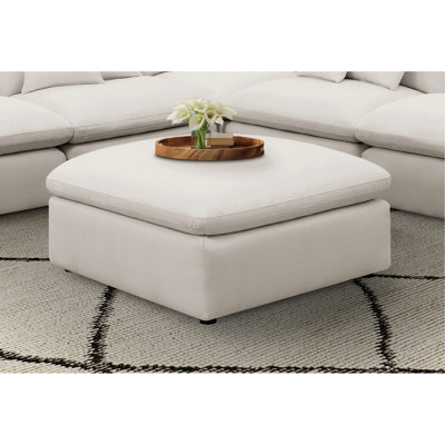Carré avec une assise esthétique épurée et moderne, soutenu par des pieds en plastique, pour les espaces de vie principaux, pieds rembourrés de 19 pouces de haut, finition douce, look intemporel dans toute pièce, grand, large de 40