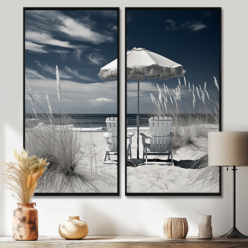 Chaises de plage noires et blanches - art mural côtier 2 panneaux, H 20 po x l 24 po, Impression encadrée flottante, Noir
