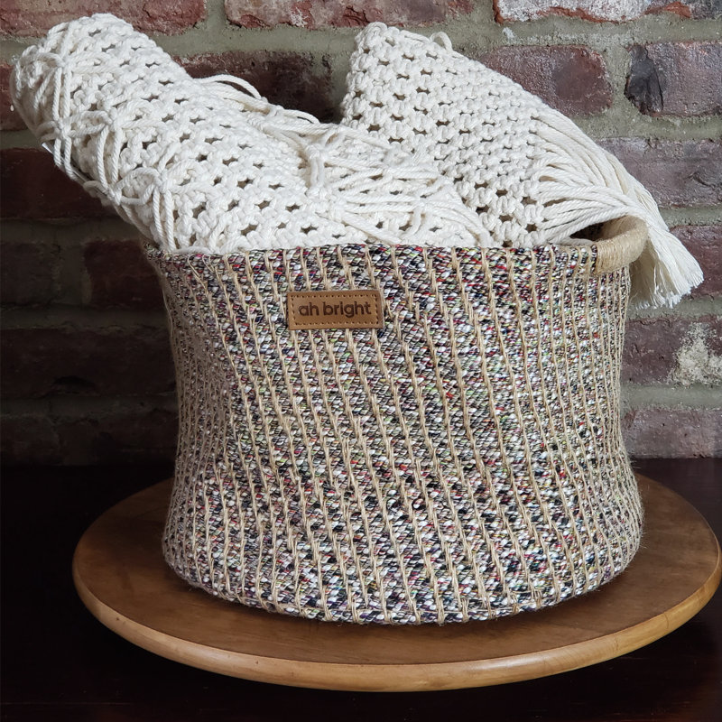 Tissu de rangement tissé fait main en macramé et panier en feutre