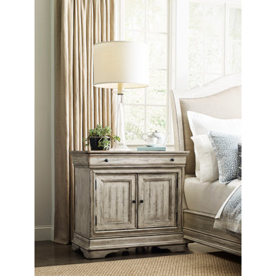 Commode anglaise en bois massif à 1 tiroir Shaylène