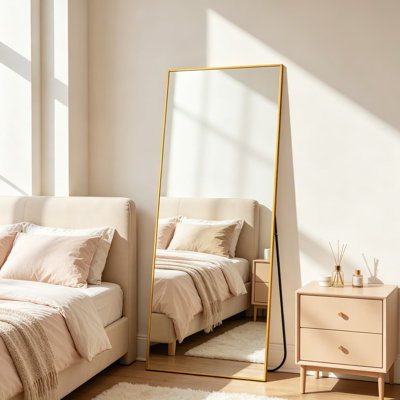 Miroir pleine grandeur avec support, miroir autoportant incliné et suspendu 59 po x 16 po, grand miroir de plancher à cadre en aluminium pour le salon de la chambre à coucher, doré
