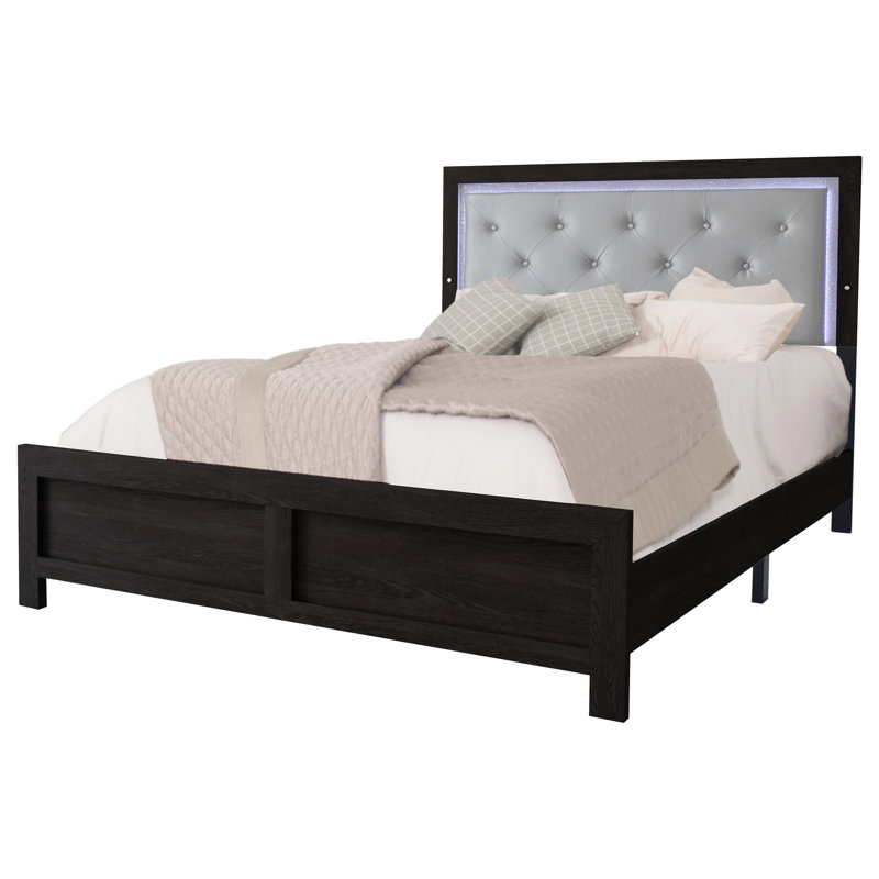 Très grand lit avec tête de lit tapissier, similicuir noir, bouton gris, lattes et pieds, lit de taille moderne pour article de chambre à coucher, éclairage à DEL de la tête de lit, revêtement, structure en bois