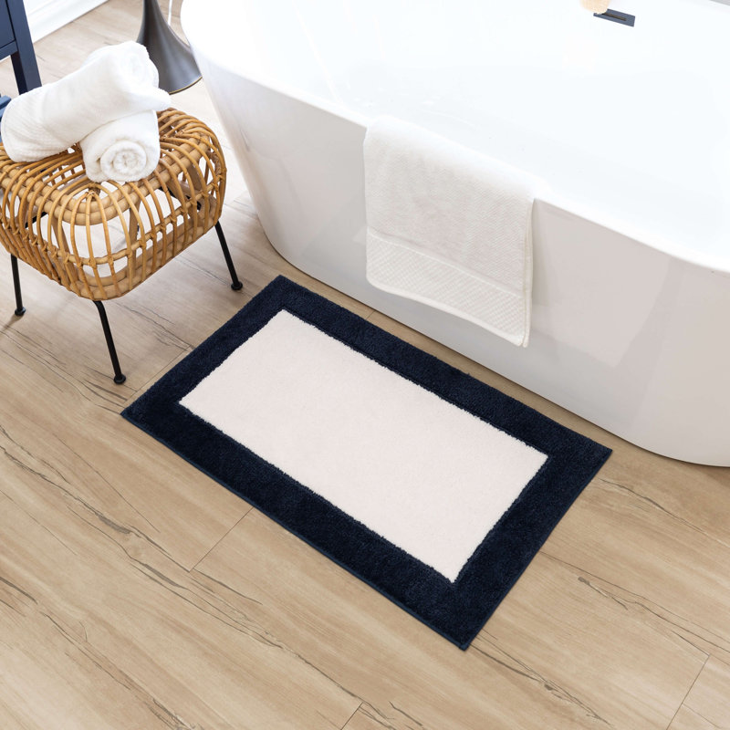 Tapis de bain géométrique en tricot Counterpoint Casual, Indigo/Blanc, L 17 po x L 24 po