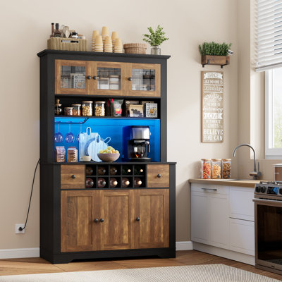 Garde-manger 68 po avec lumière DEL et station de charge, garde-manger avec comptoir, grande huche de cuisine avec tiroirs de rangement et tablettes réglables pour la salle à manger et le salon