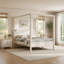 Lit plateforme en bois à baldaquin, taille King, avec tête de lit et pieds de soutien, blanc crème-424873064