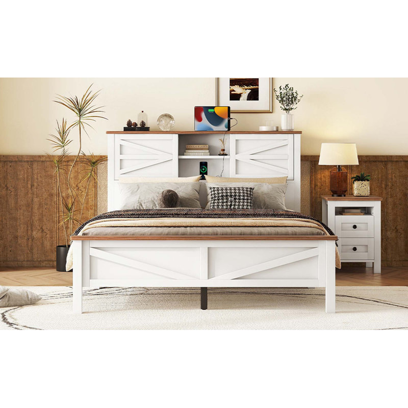 Lit plateforme Farmhouse avec porte de grange coulissante double, lit en bois rustique avec station de charge, support à lattes de bois
