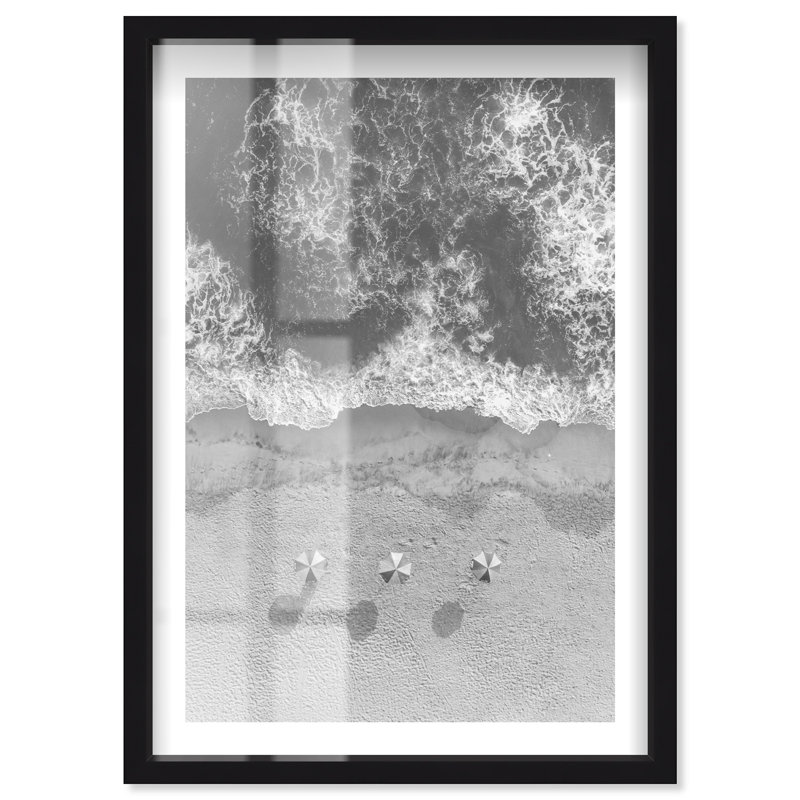 «Three Umbrellas Shadowbox» par Notoriart, H 55 po x l 37 po, Noir