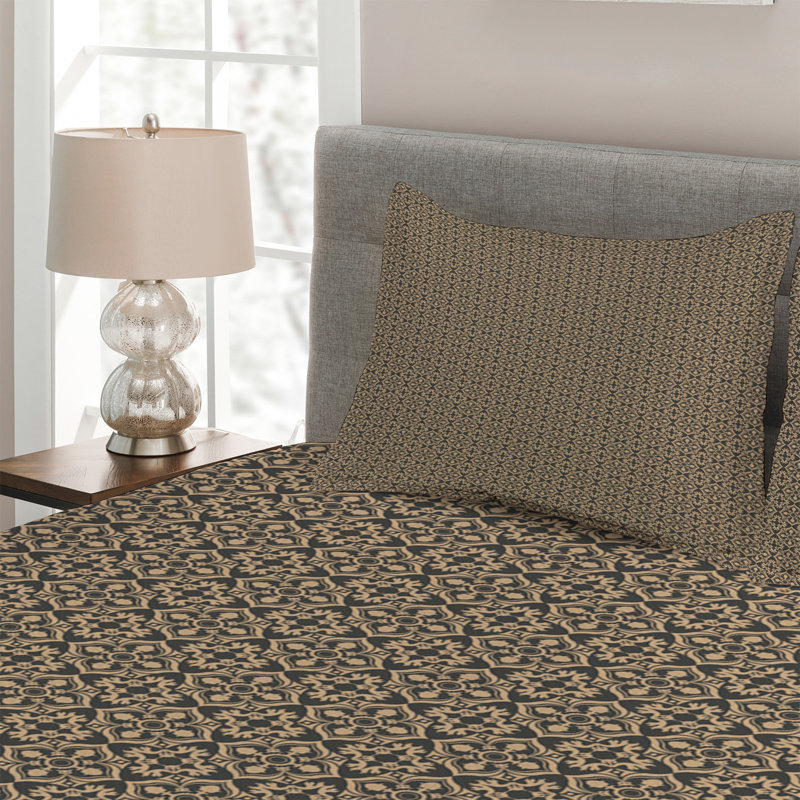 Traditional Polyester Damask Coverlet, Queen Bedspread + 2 Shams