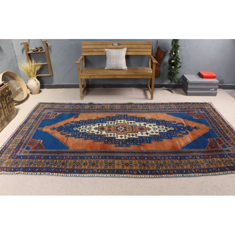 Tapis turc rétro idéal pour une pièce qui a besoin d'une touche d'élégance traditionnelle