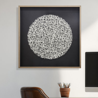 «Beauty Of Simple» - 47 po x 47 po, boîte de mixtes, encadrée sous verre