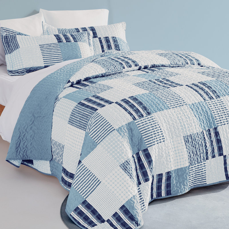 Hedvika Quilt Set, Full/Queen Quilt + 2 Shams, Patchwork Blue