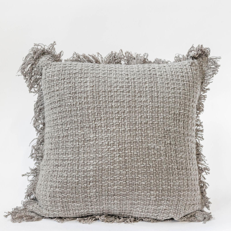 Coussin en coton 18 po x 18 po avec frange, Gris