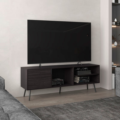 Meuble télé avec une armoire, trois tablettes ouvertes, gestion des câbles, salon, salle de télévision