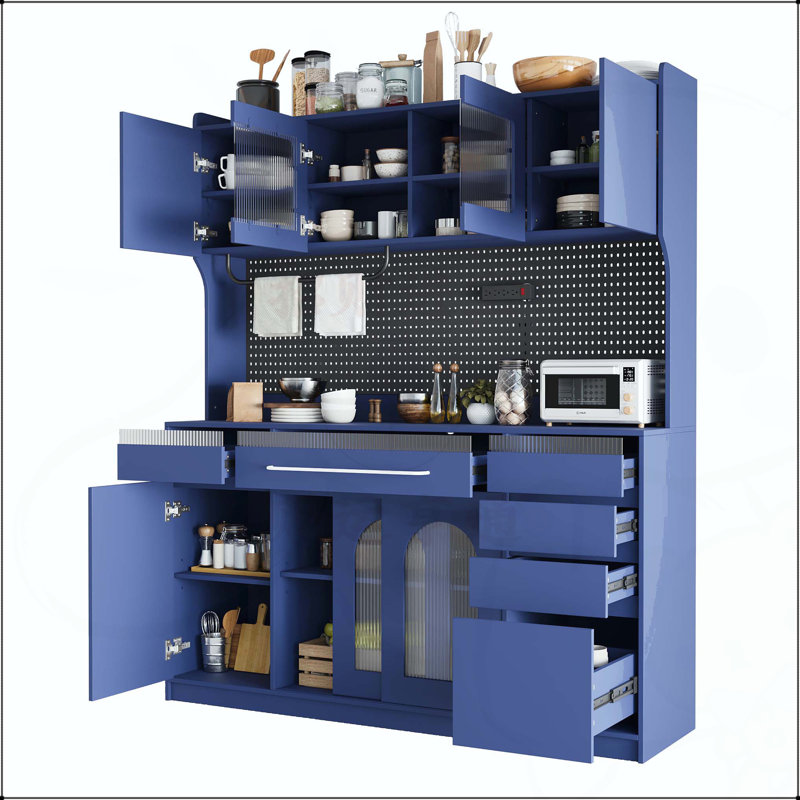 Buffet autoportant de 63 po de largeur avec huche, grand rangement pour bar à café, 6 tiroirs, 5 armoires, tablettes réglables, panneau perforé, porte-serviettes, prise de courant