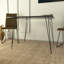 Table industrielle moderne avec pieds en métal, 35,4 po x 29,5 po x 35,4 po | 100% panneau de particules enduit de mélamine, épaisseur: 0,7 pouce | Table de salle à manger / bureau élégante et durable pour les espaces contemporains-1518630848