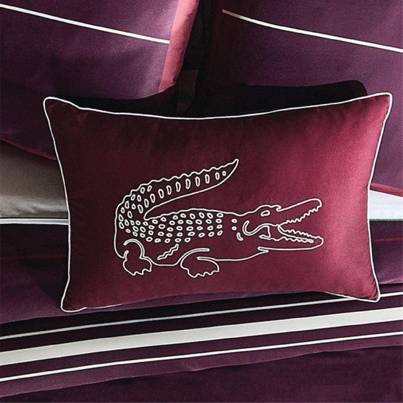 Coussin décoratif Lacoc Croc, coussin décoratif 100% coton sergé brossé, coussin décoratif décontracté moderne avec motif de crocodile emblématique, certifié OEKO-TEX, bourgogne, 16 po x 24 po