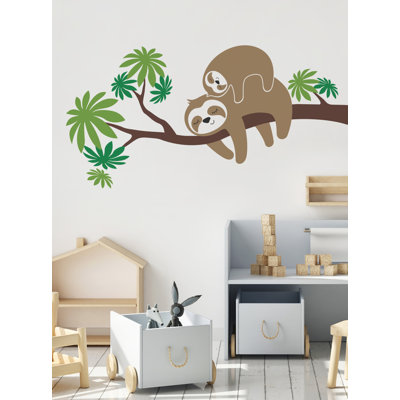 Adhésif décoratif paresseux sur un arbre