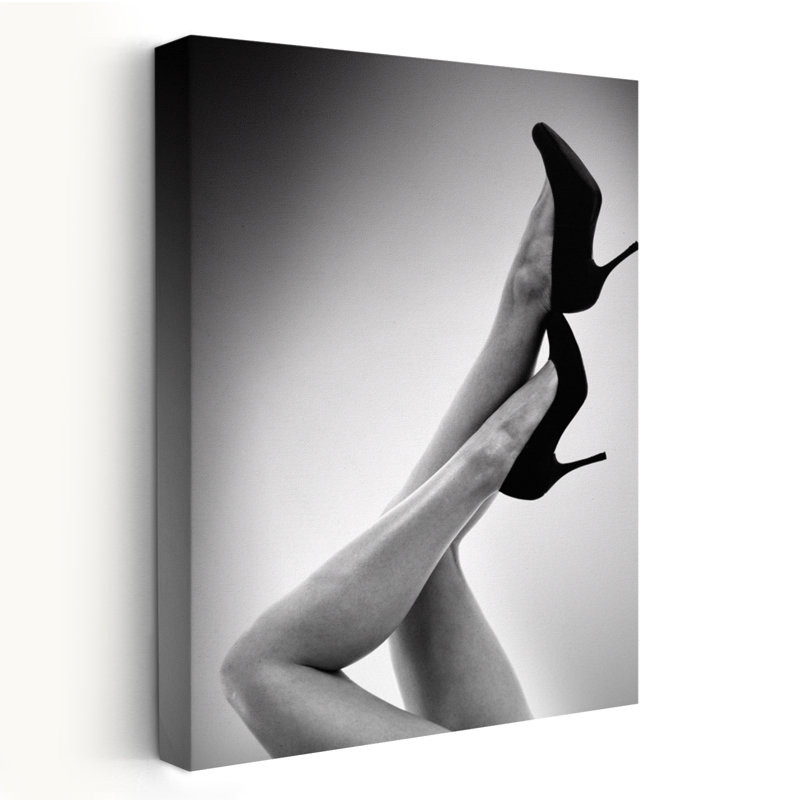 Fashion Red 3 - Photographie figurative fantaisie, chaussures d'art, H 24 po x l 16 po