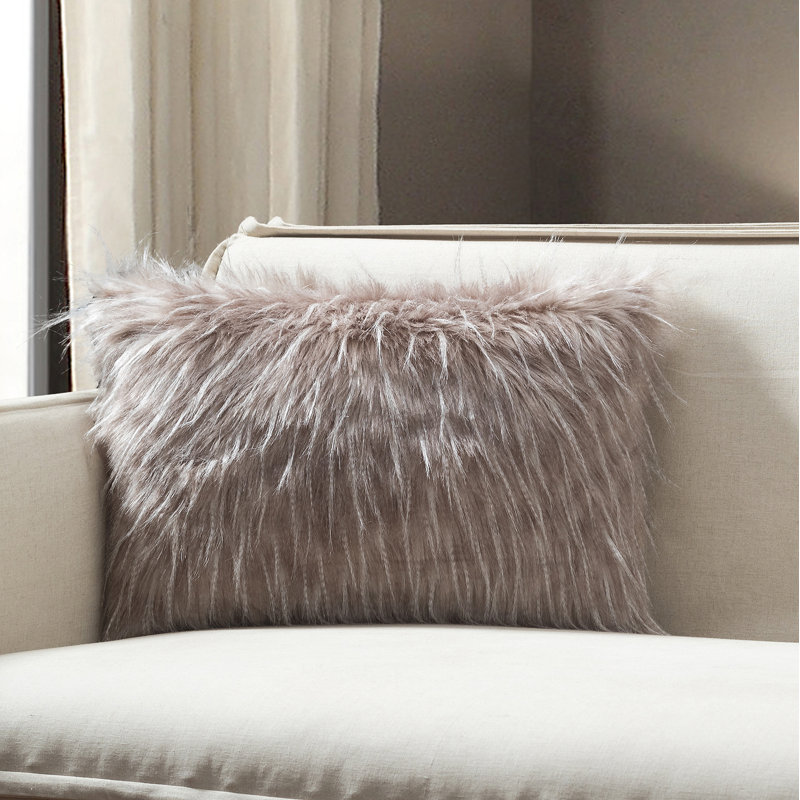 Housse de coussin lombaire en fausse fourrure Feather, Brun pâle