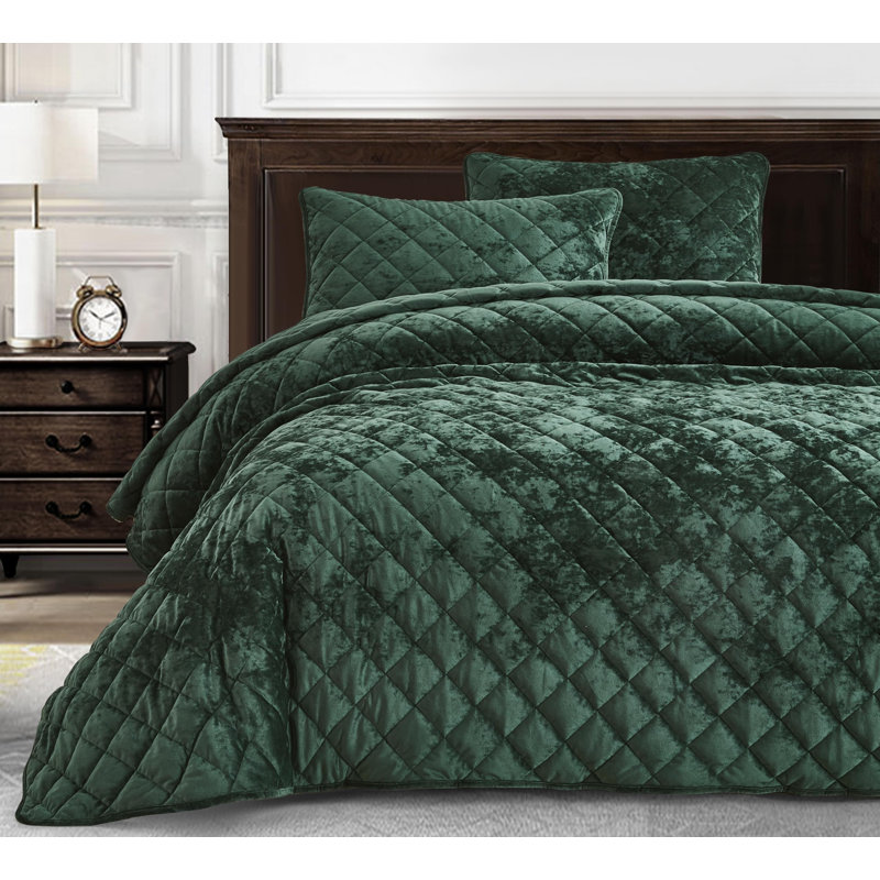 Forest Green Queen Velvet Quilt Set with Reversible Shams