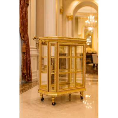 Chariot-bar italien à feuilles d'or avec tablettes en verre