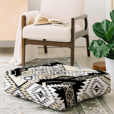 Coussin de plancher carré georgiana paraschiv célébration triangles