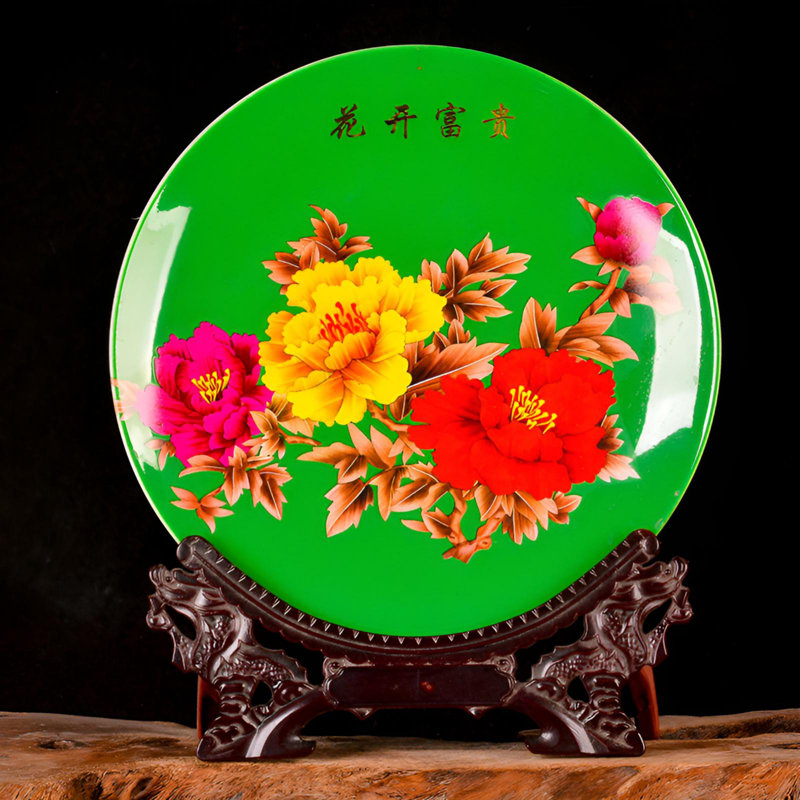 Graceful Ceramic Table Art – Reflective Gloss & Delicate Form