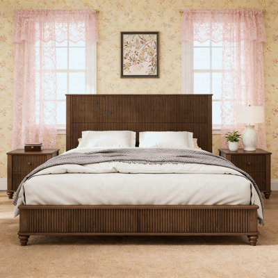 Kernie 3-Piece Bedroom Set With King Size Platform Bed And 2 Fluted Nightstands